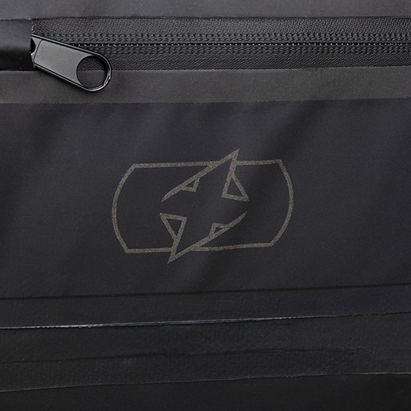 oxford_acessories_aqua-d50-waterproof-duffle-bag_detail4_lifestyle.jpg