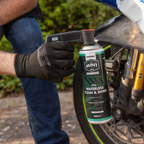 oxford_cleaning-accessories_mint-aerosol-trigger_lifestyle1.jpg