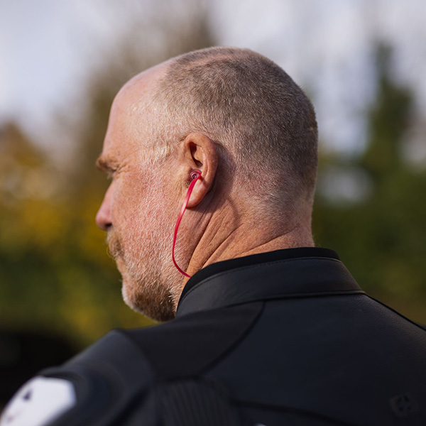 oxford_helmet-accessories_filterbuds-earplugs_race-28snr_lifestyle1.jpg