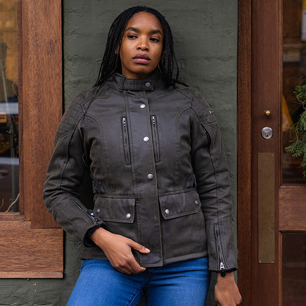 oxford_jackets_textile_sterling-d2d-wax-jacket_khaki_lifestyle3.jpg