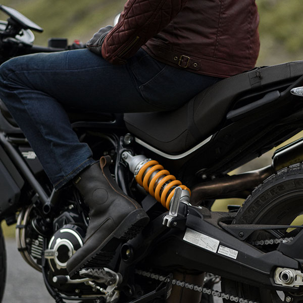 oxford_jeans_original-approved-aa-dynamic_dark-aged_lifestyle3.jpg