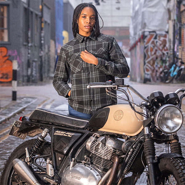 oxford_textile-jacket_ladies-kickback-3.0_grey_lifestyle2.jpg