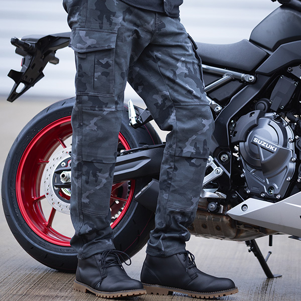 oxford_textile-trousers_aa-cargo_camo_lifestyle1.jpg