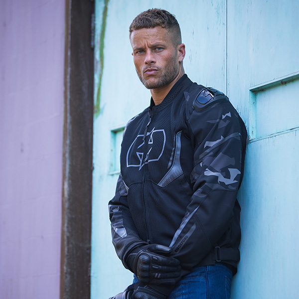 oxford_textile_jacket_omega-1.0_air_black-camo_lifestyle2.jpg
