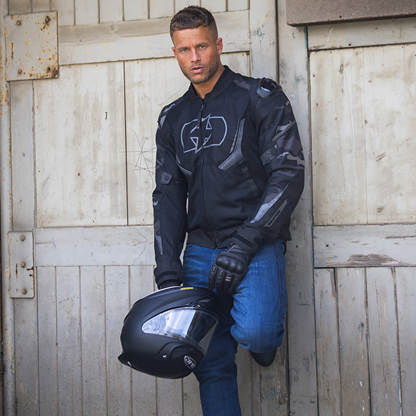 oxford_textile_jacket_omega-1.0_air_black-camo_lifestyle3.jpg