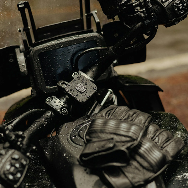 peak-design_mobile-motorcycle-bar-mount_locking_lifestyle2.jpg