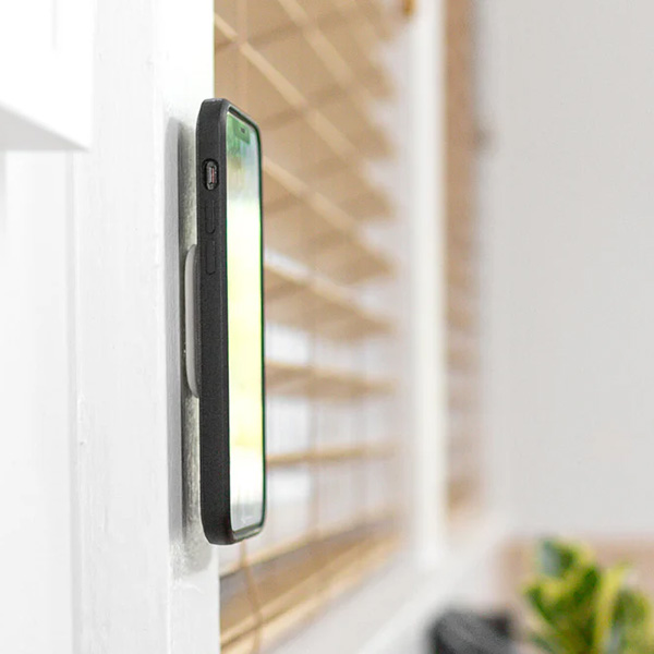 peak-design_wall-mount_lifestyle1.jpg