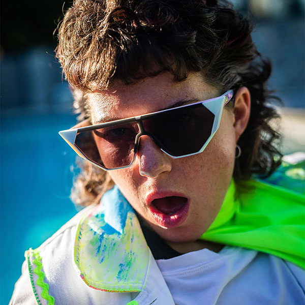 pit-viper_sunglasses_the-pearl_showroom_lifestyle2.jpg