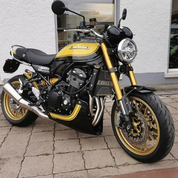 pyramid-belly-pan-metallic-diablo-blackmetallic-yellow-yellow-ball-scheme-kawasaki-z-900-rs-se-2022current_detail2.jpg