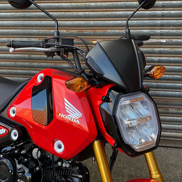 pyramid-fly-screen-matte-black-honda-msx-125-2021current_lifestyle1.jpg