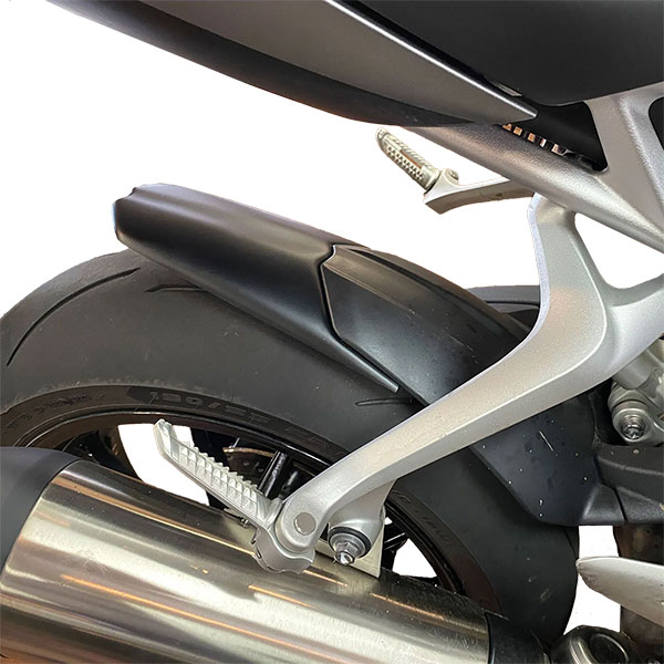 pyramid-hugger-extension-matte-black-triumph-speed-triple-1200-rs-2021.jpg