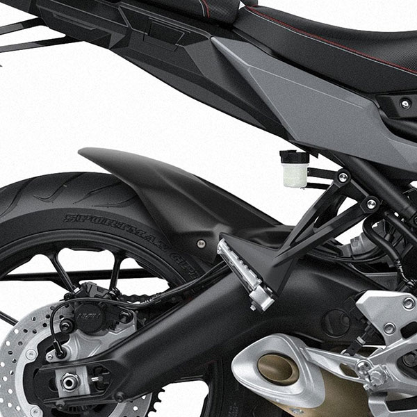 pyramid-hugger-matte-black-yamaha-tracer-900-20182020_lifestyle1.jpg