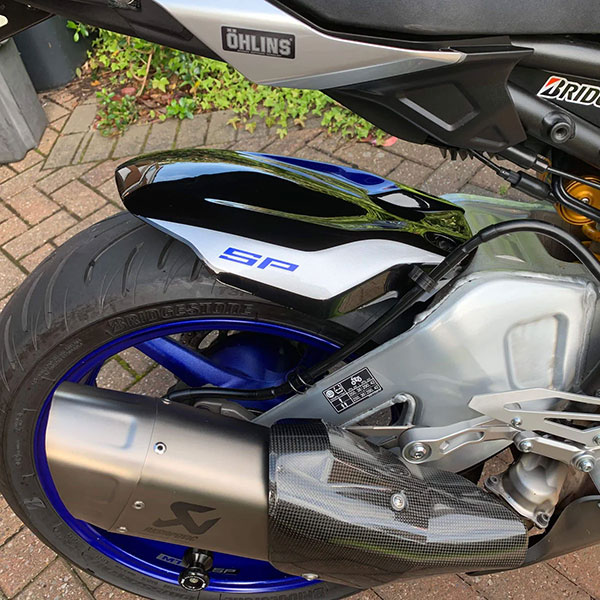 pyramid-hugger-sp-colours-yamaha-mt-10-sp-2016current_lifestyle1.jpg