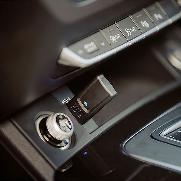 quad-lock_accessories_wireless-carplay-android-auto-mini-usb-adapter_detail1.jpg