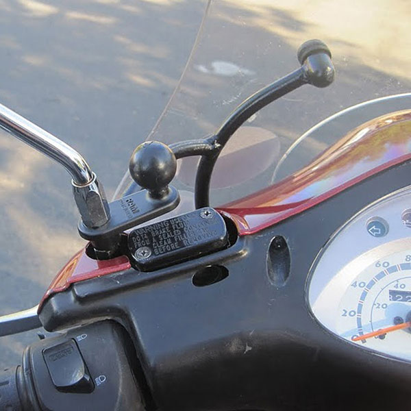 ram_mounts_mirror_pinchbolt_mount_b_size_ball_detail1.jpg
