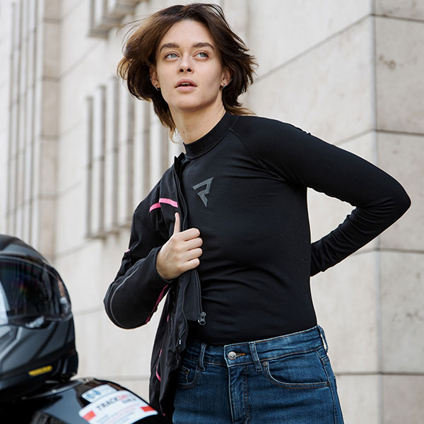 rebelhorn_base-layers_bodysuit_ladies_freeze-ii-long-sleeve_black_lifestyle1.jpg