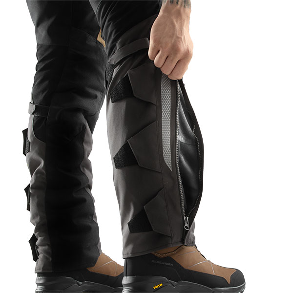 rebelhorn_trousers_textile_hardy-3-0_desert-grey-red_detail3.jpg