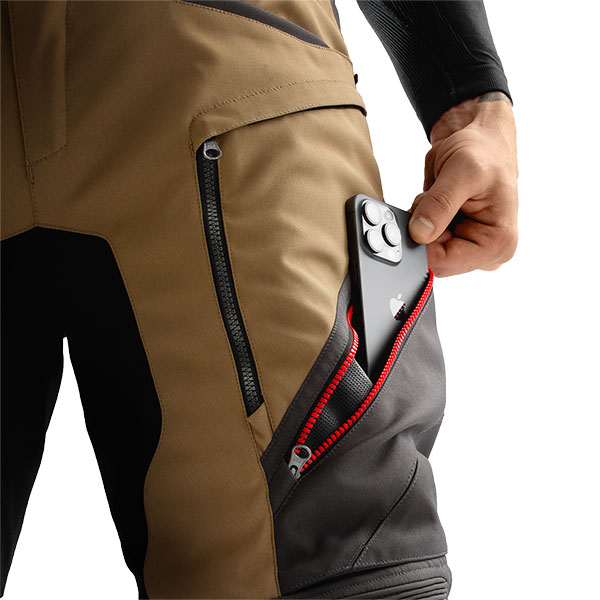 rebelhorn_trousers_textile_hardy-3-0_desert-grey-red_detail5.jpg