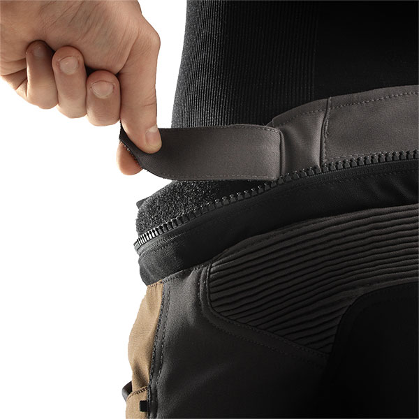rebelhorn_trousers_textile_hardy-3-0_desert-grey-red_detail6.jpg