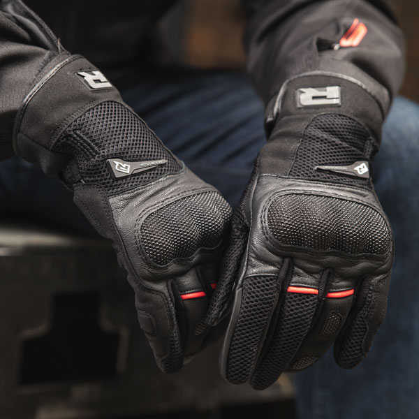 richa_gloves_mixed_nomad_black_lifestyle1.jpg