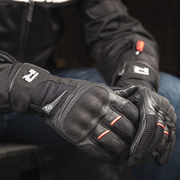 richa_gloves_mixed_nomad_black_lifestyle4.jpg