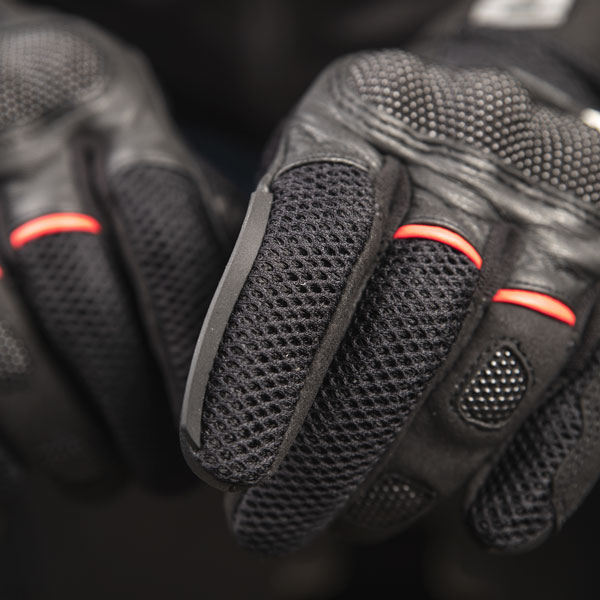 richa_gloves_mixed_nomad_black_lifestyle5.jpg
