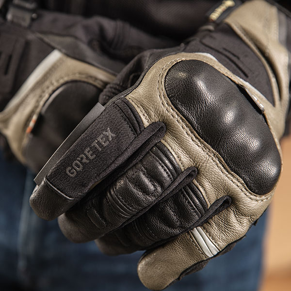 richa_gloves_textile_atlantic-gtx_black-titanium_lifestyle-8.jpg