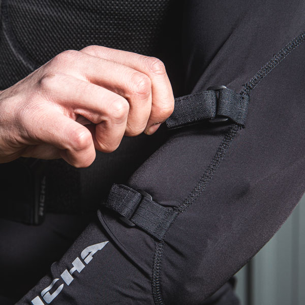 richa_textile-jacket_force-d3o_black_lifestyle3.jpg