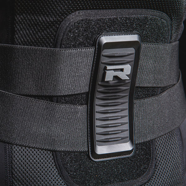 richa_textile-jacket_force-d3o_black_lifestyle5.jpg