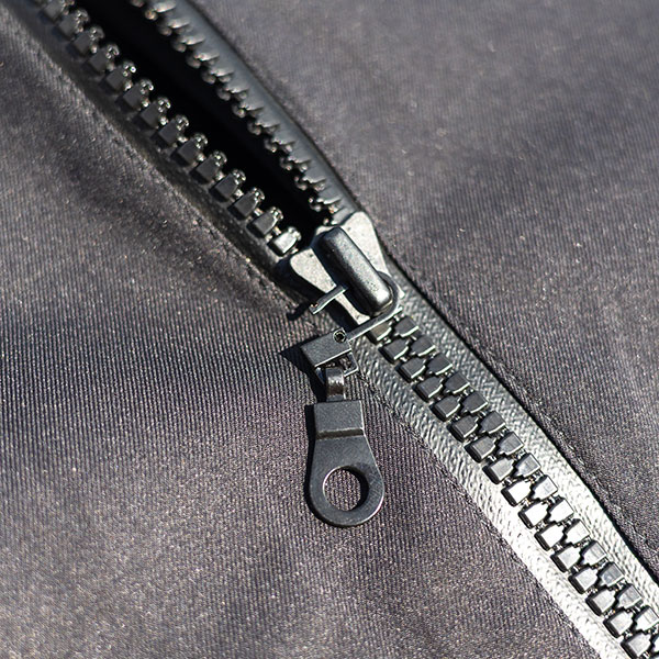 riderr_clothing-accessories_replacement-zip-pullers_4-pack_lifestyle1.jpg