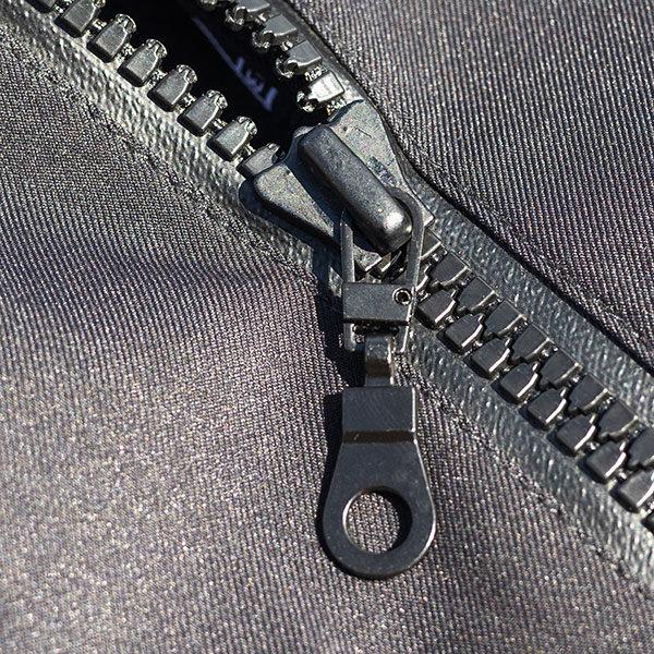 riderr_clothing-accessories_replacement-zip-pullers_4-pack_lifestyle2.jpg