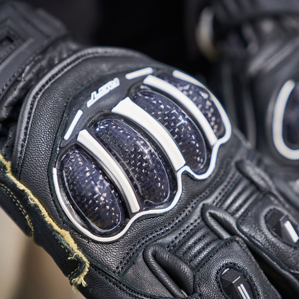 rst_gloves_leather_tractech_lifestyle2.jpg