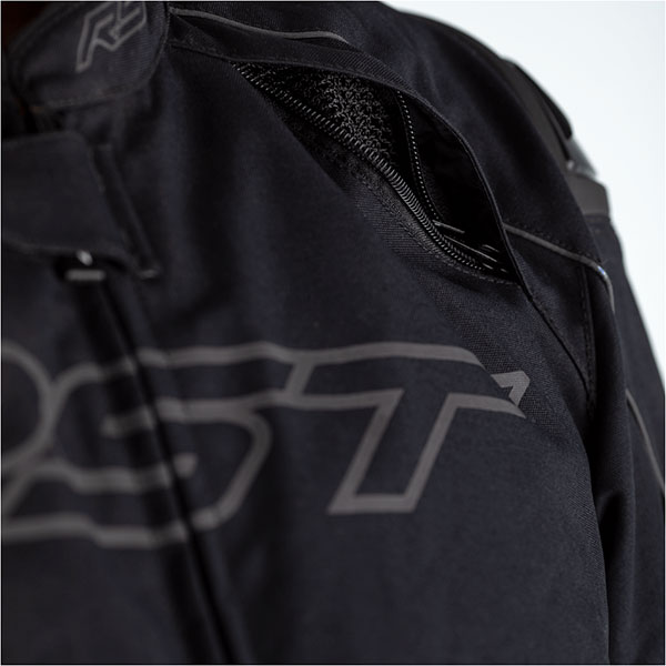 rst_jacket_textile_sabre-airbag_black_detail2.jpg