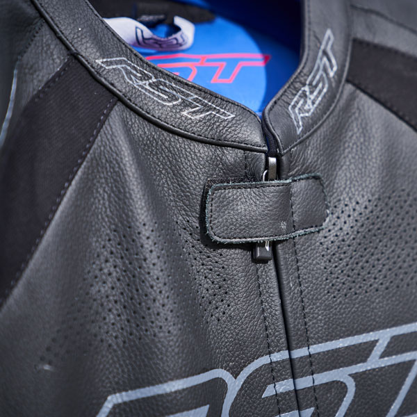 rst_leather-1-piece-suit_podium-airbag_black_lifestyle4.jpg