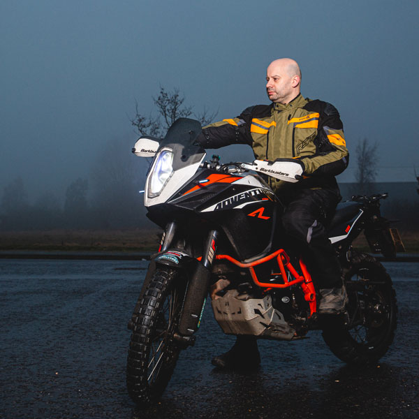 rst_textile_jacket_pro-series-adventure-x-ce_green-ochre_lifestyle2.jpg