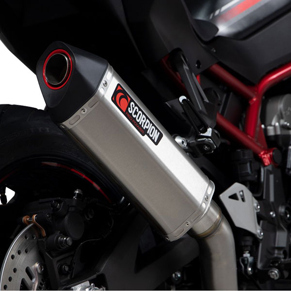 scorpion-exhaust_serket-parallel_kawasaki-z-h2_20_steel_on-bike.jpg