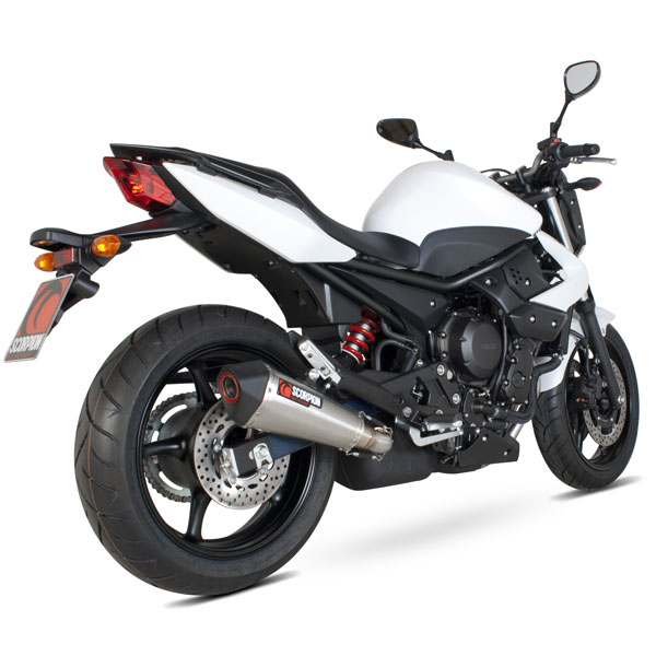 scorpion-exhaust_serket-taper_yamaha_xj6_09-13_on-bike-diagonal.jpg