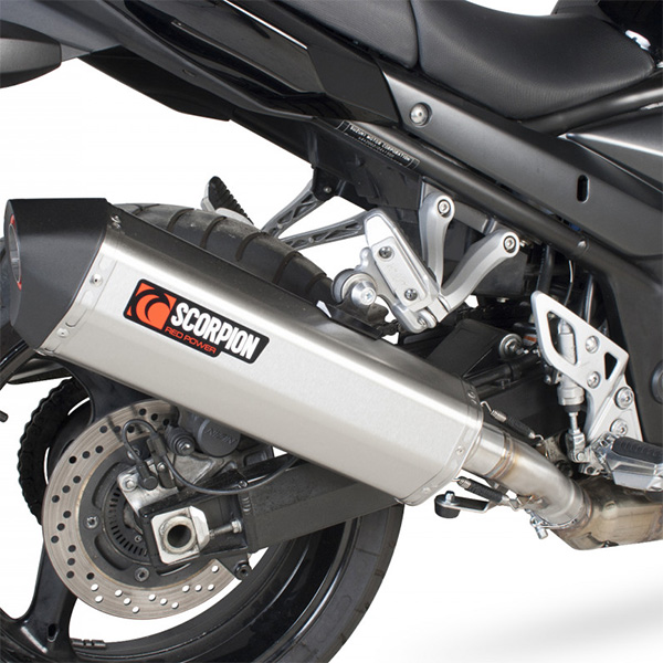 scorpion-exhausts_serket-parallel_suzuki_gsf1250_07-15_steel_on-bike-close.jpg