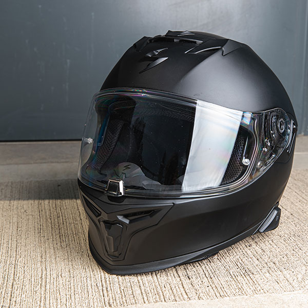 scorpion_helmet_exo-520-air-tech_matt-black_lifestyle-1.jpg