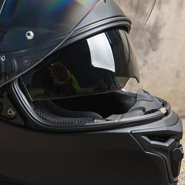 scorpion_helmet_exo-520-air-tech_matt-black_lifestyle-13.jpg