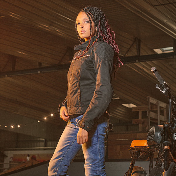 segura_textile-jackets_ladies-tina_black_lifestyle2.jpg