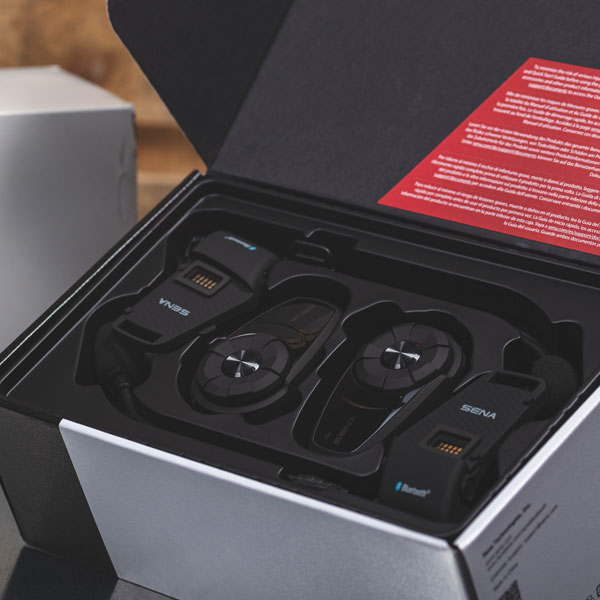 sena_10s-dual-bluetooth-headset-intercom_lifestyle2.jpg