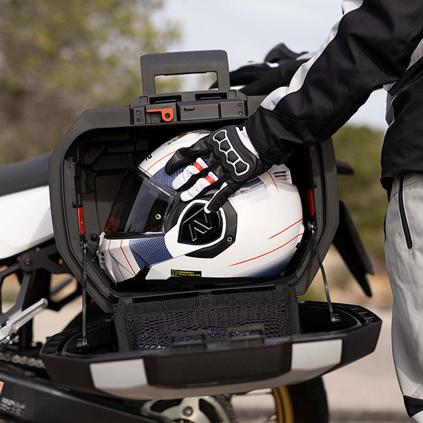 shad_hard-panniers_sh38x_aluminium_finish_lifestyle1.jpg