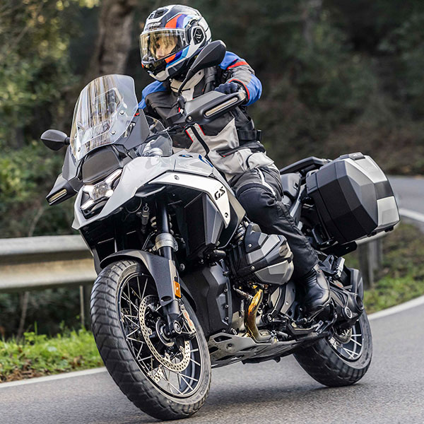 shad_hard-panniers_sh38x_aluminium_finish_lifestyle2.jpg