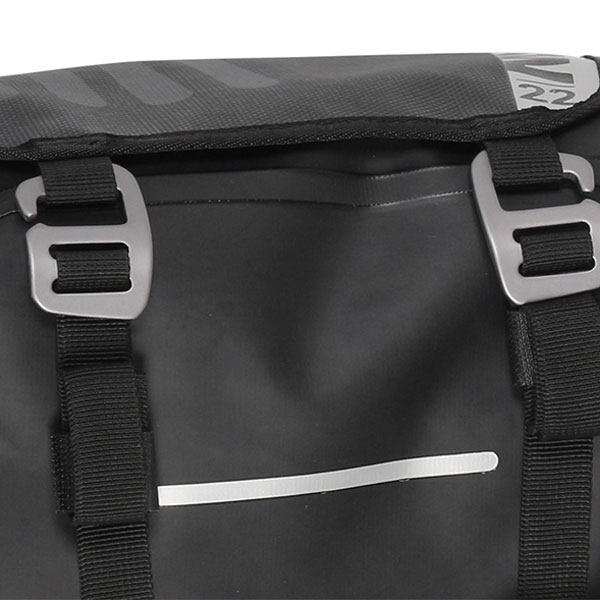 shad_soft-luggage_tank-bag_sw22_x0sw22_detail4.jpg