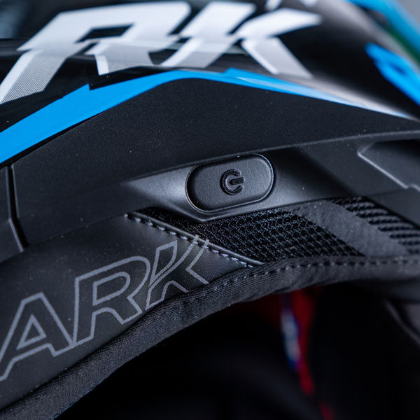 shark_helmet_skwal-2-2_noxxys-matt-black-blue-green_lifestyle7.jpg
