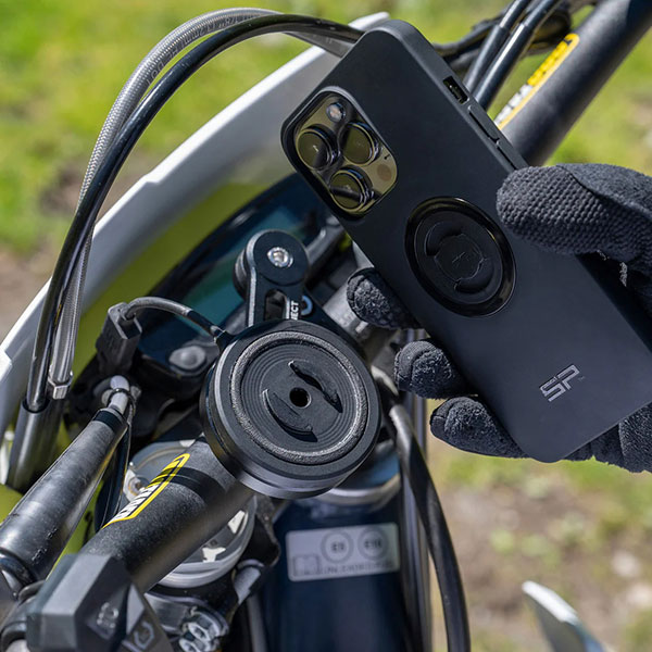 sp-connect_phone-mounts-and-cases_spc+-anti-vibration-module_lifestyle2.jpg