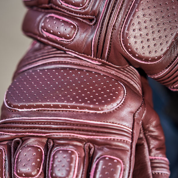 spada_leather-gloves_clincher_java_lifestyle5.jpg