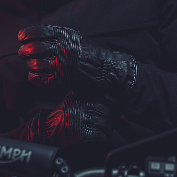 spidi_textile-gloves_delta-h2out-gloves_black_lifestyle1.jpg