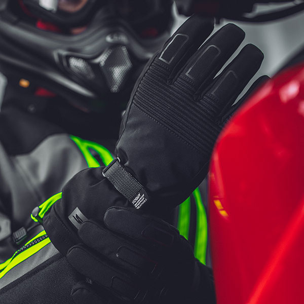 spidi_textile-gloves_wintertourer-ce-gloves_black_lifestyle2.jpg